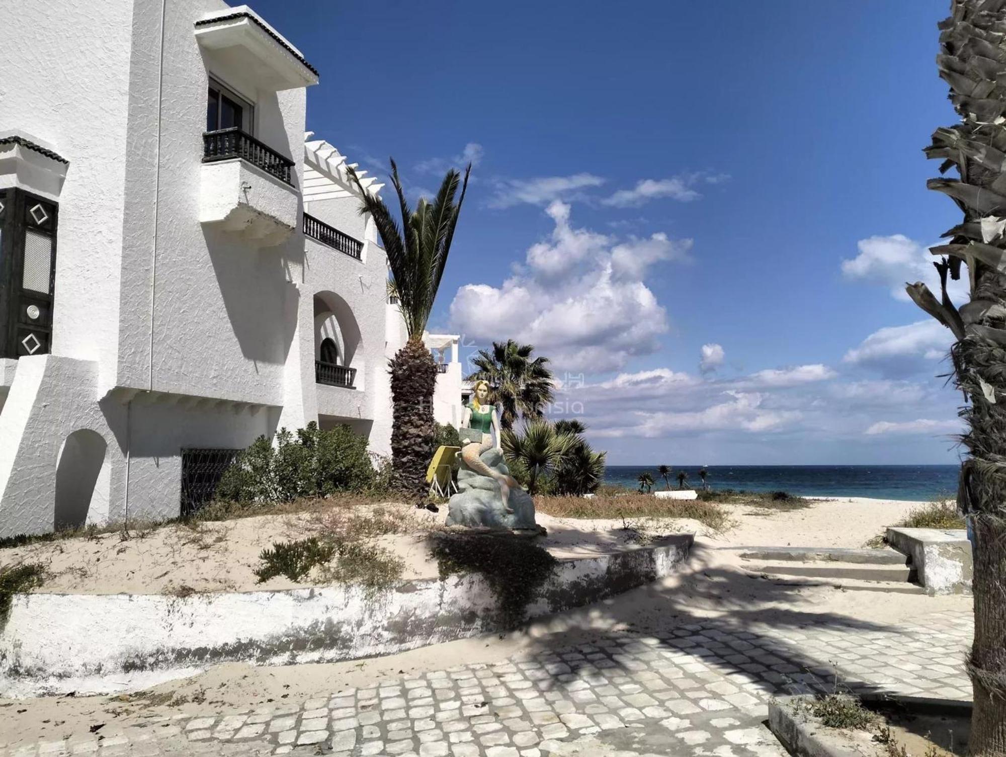 A Charming S1 In Port Kantaoui With Port View *
